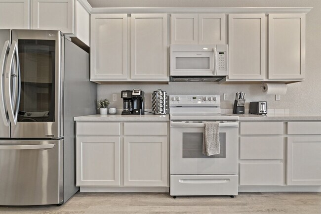 Building Photo - 2646 W Snyder St