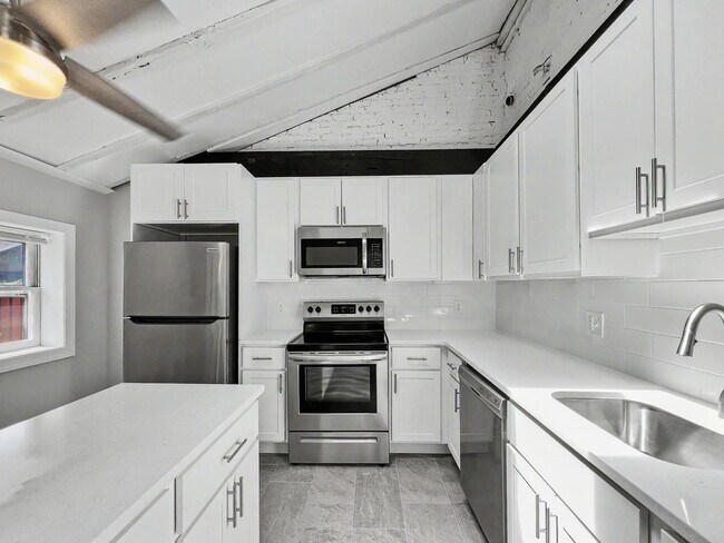 Interior Photo - 130 E Chestnut Street