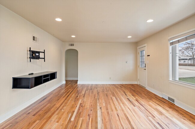 Building Photo - 1218 S Roosevelt St