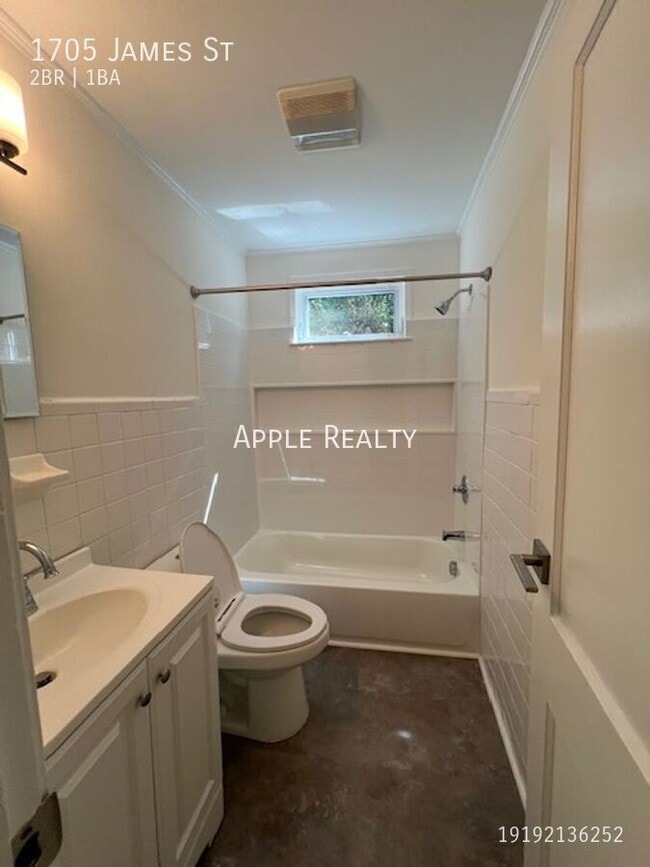 Building Photo - 1705 James St