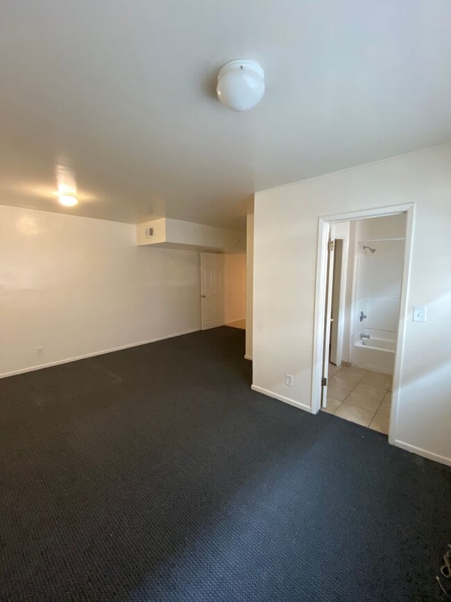 Building Photo - 6525 Del Playa Dr