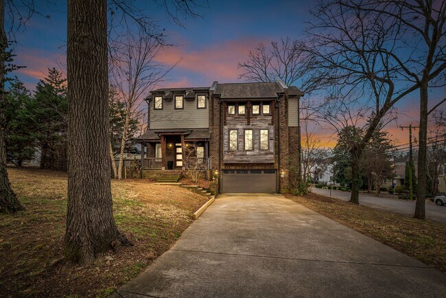 Building Photo - 921 Hillview Heights