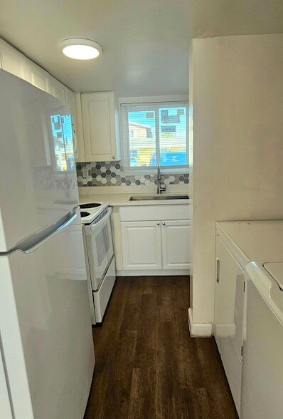 Building Photo - 1501 Crescent Cir