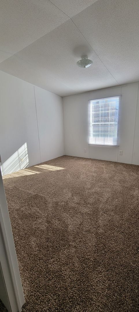 Building Photo - Ready to Move in