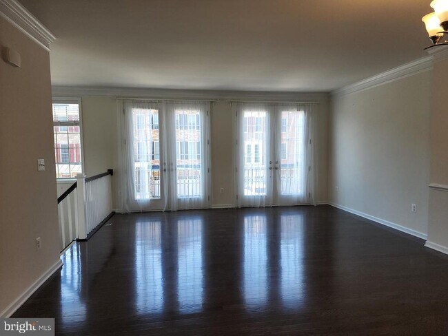 Building Photo - 25020 Cambridge Hl Ter