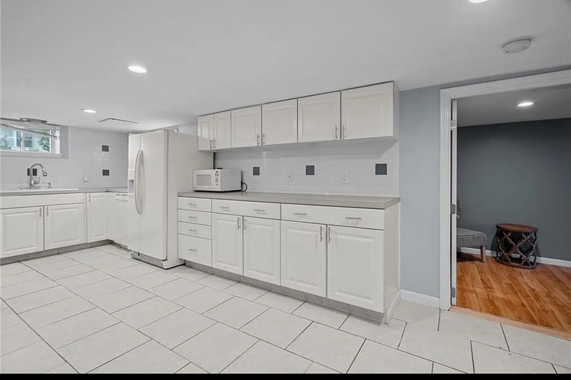 Full kitchen (includes microwave and dishwasher) - 45 Dewey Ave