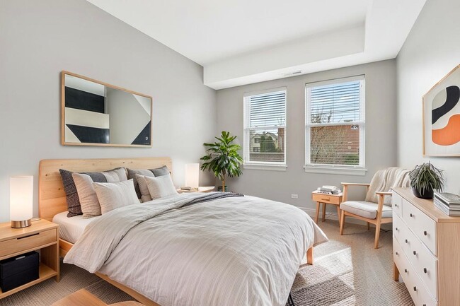 Building Photo - 833 Laurel Ave