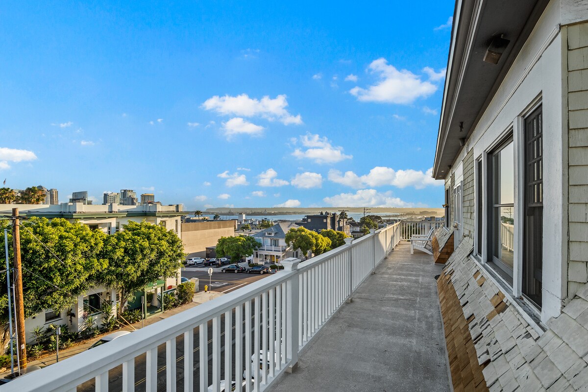 Building Photo - 2121 1st Ave