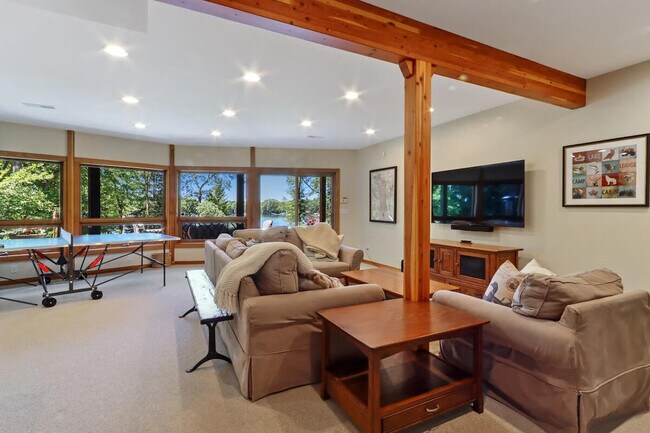 Building Photo - N7487 E Lakeshore Dr