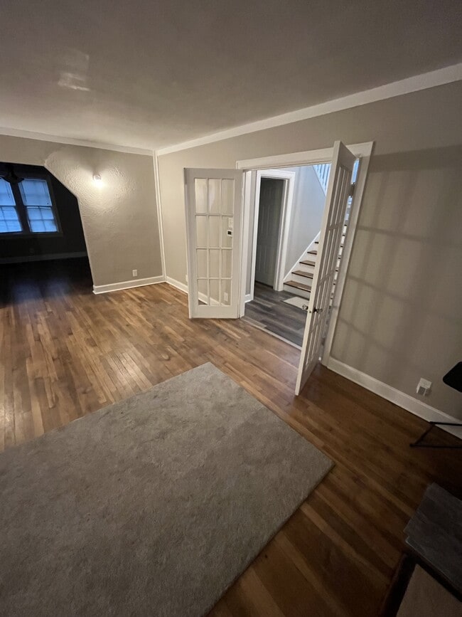 Building Photo - 1910 Hst W 10th St