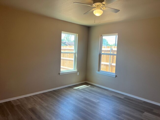 Building Photo - 3 Bedroom Home In Lubbock ISD!