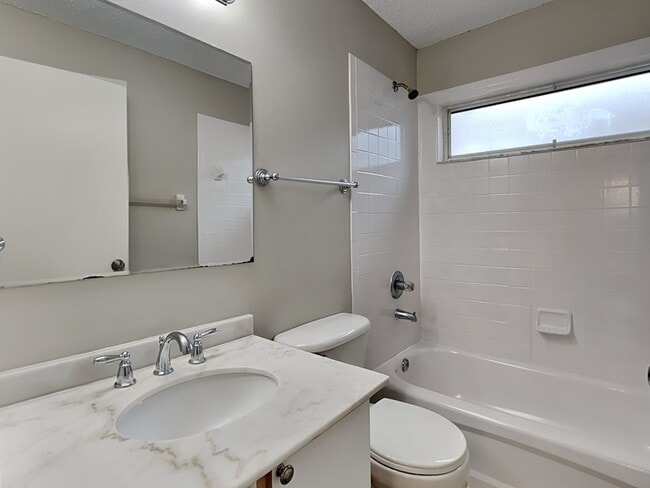 Building Photo - 530 Scarlet Maple Ct