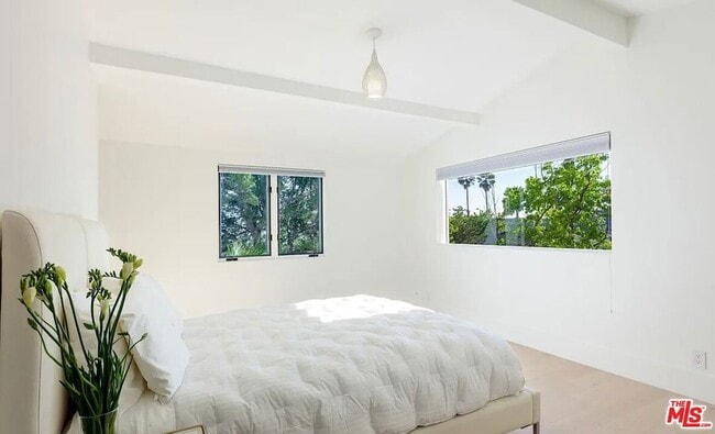 Building Photo - 2528 Westridge Rd