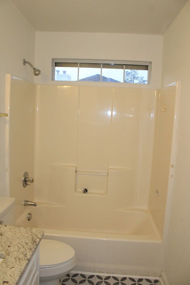 Building Photo - 3 Bedroom 2 Bath W/Bonus South Augusta!