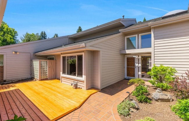 Building Photo - Prime Charbonneau Golf Community Location! 2 Bed, 2.5 Bath + Den, A/C, Washer/Dryer and Garage