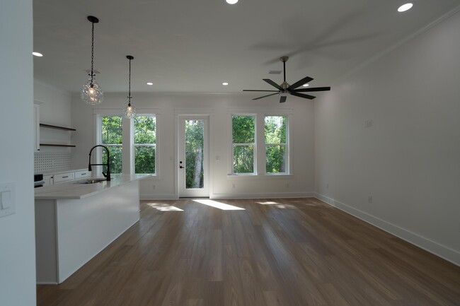 Building Photo - 92 Rearden Wy
