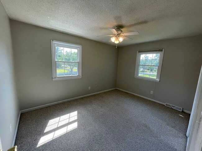 Building Photo - Updated 4 bedroom 3 bathroom home in Castle Hayne!