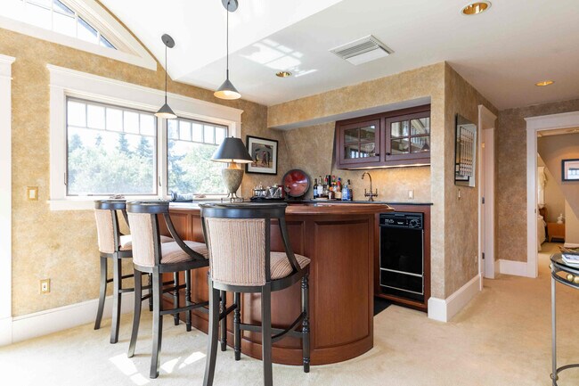 Building Photo - 32 Lock Ln