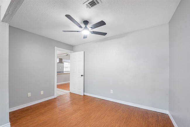 Building Photo - 239 Blackwater Ln