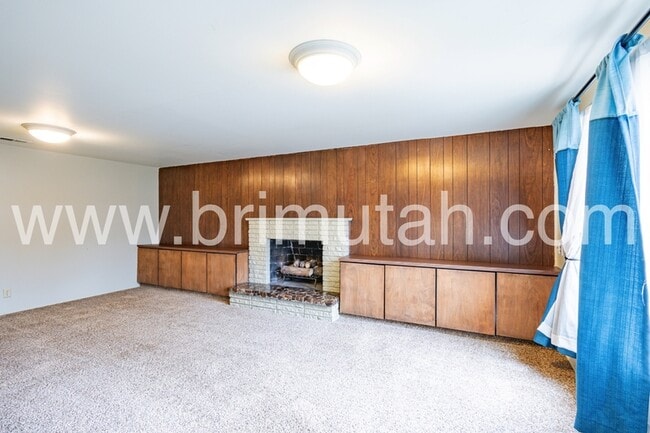 Building Photo - 3608 Eastwood Dr