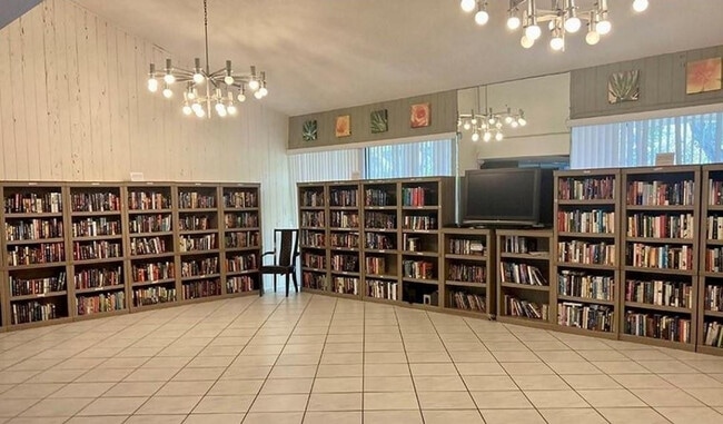 Building Photo - 2216 N Cypress Bend Dr