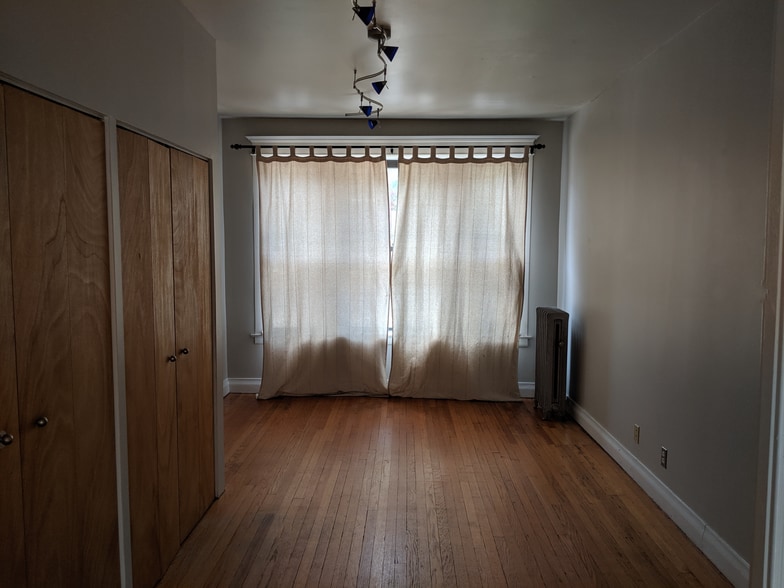 Bedroom 1 - 925 E 61st St