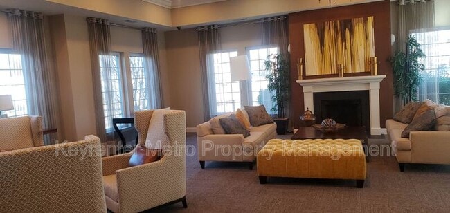 Building Photo - 1321 Karen Blvd