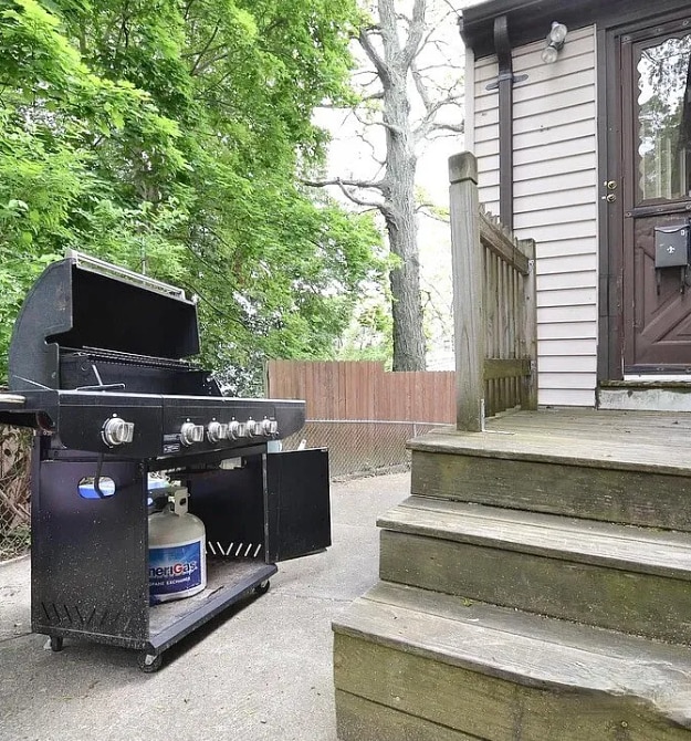 Building Photo - 27 South Crescent Circuit