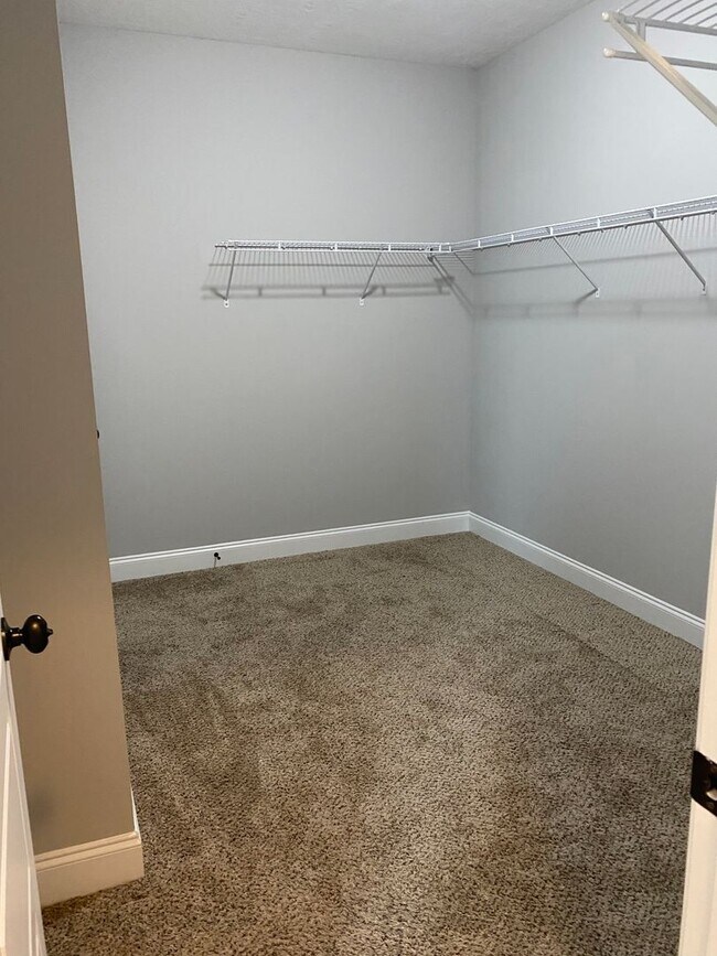 Building Photo - Spacious 5-Bedroom Home with Open Foyer - Move-In Ready! **Close to Fort Gordon, Hospitals, and I...