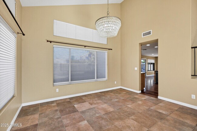 Building Photo - 2399 S Walnut Dr