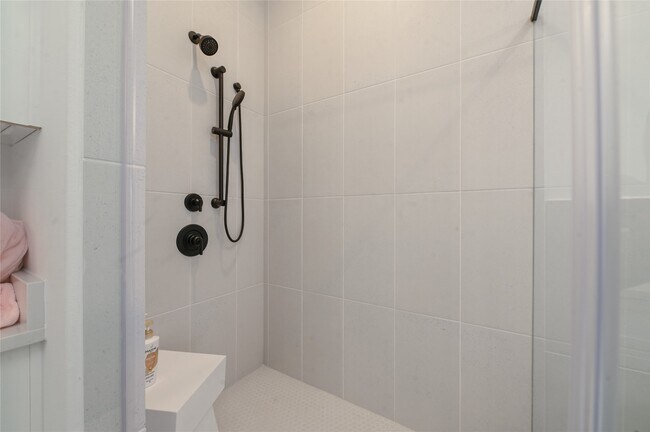 Building Photo - 5233 Darling St