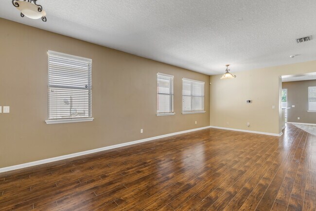 Building Photo - 627 Aeolian Dr