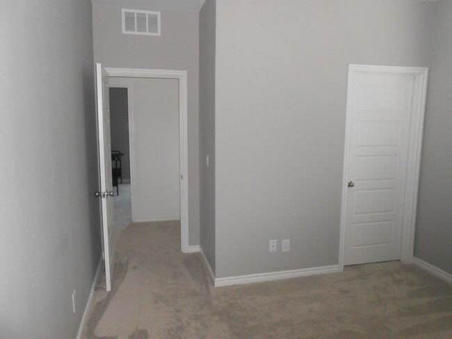Building Photo - Beautiful Spacious Home in Henderson