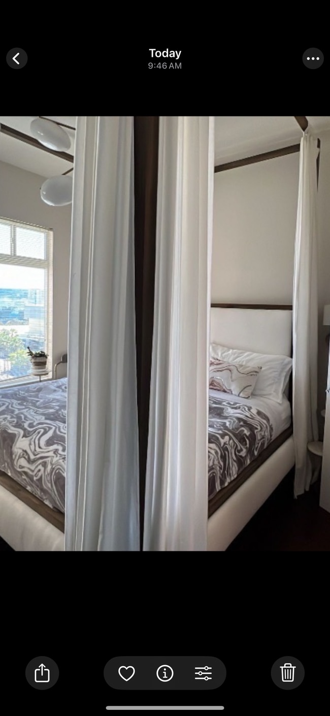 Master bedroom - 388 E Ocean Blvd