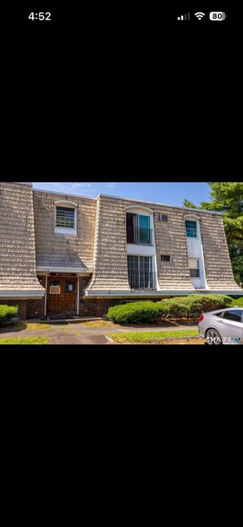 Building Photo - 1186 Middle Tpke W