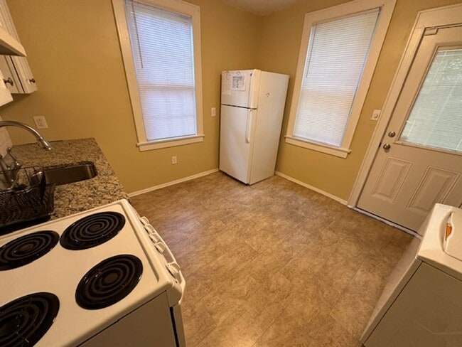 Building Photo - Stand Alone Cottage