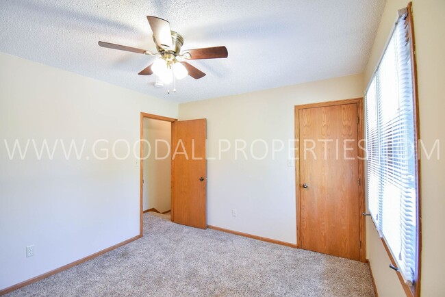 Building Photo - 3 Bedroom West Des Moines Home for Rent