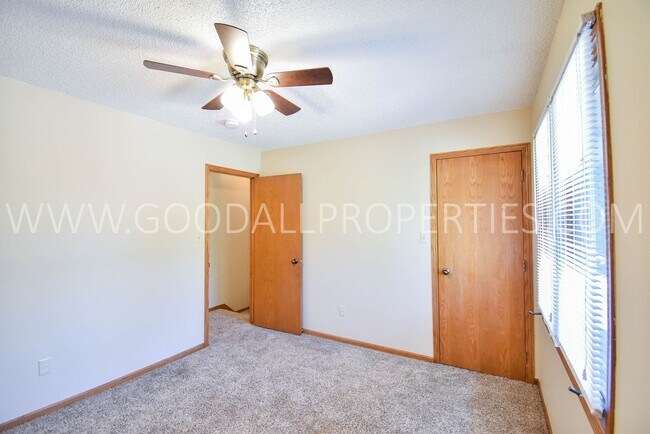 Building Photo - Charming 3 Bedroom in West Des Moines Home for Rent
