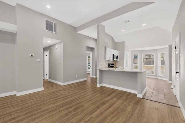 Building Photo - 3604 Lily Ln