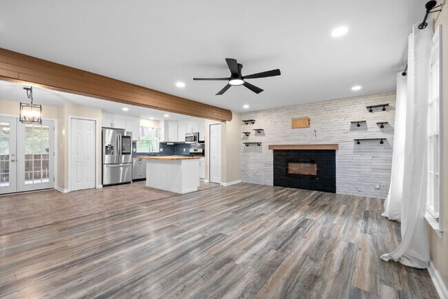 Building Photo - 1026 Foxmoor Dr