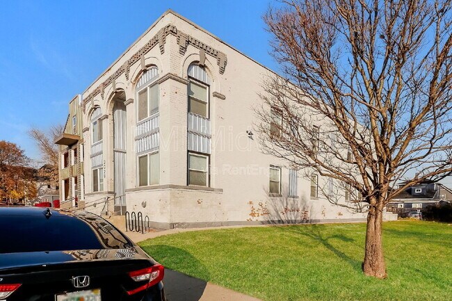 Building Photo - 2029 N College Ave