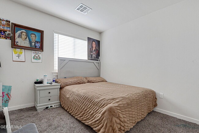 Building Photo - 12622 Zollinger Ave