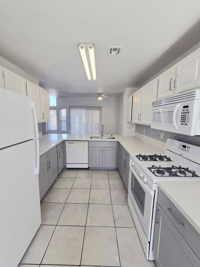 Building Photo - Gated Westpark Townhome | 3 Bed | 3 Bath | 2-Car Garage