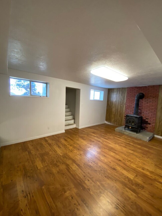 Building Photo - 1235 S 1950 W