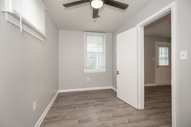 Building Photo - 3262 W 122nd St