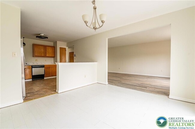 Building Photo - 48 Olde Penn Dr