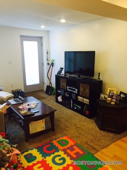 Building Photo - 43 May St