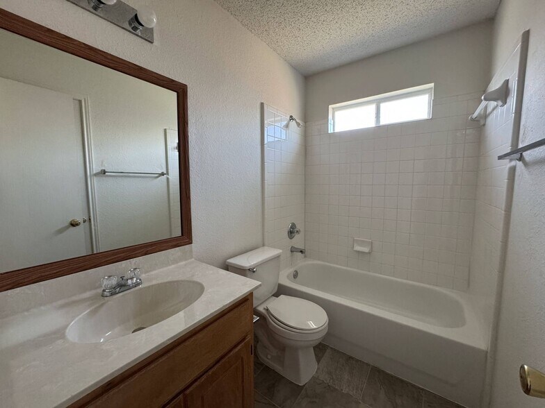 Building Photo - 5817 Medina Dr