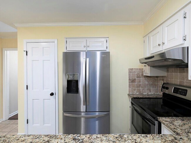 Building Photo - 8950 Carroll Manor Dr