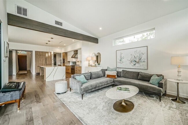 Building Photo - 7115 Housman